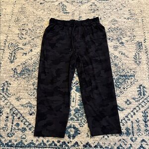 Lululemon Stretch High Rise Crop 23" in Heritage 365 Camo Deep Coal Multi